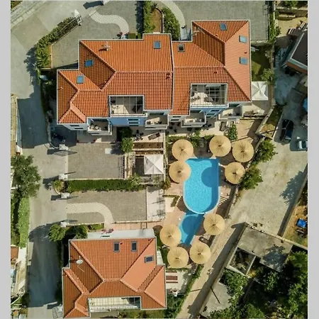 Seaesta Pool And Lejlighed *
