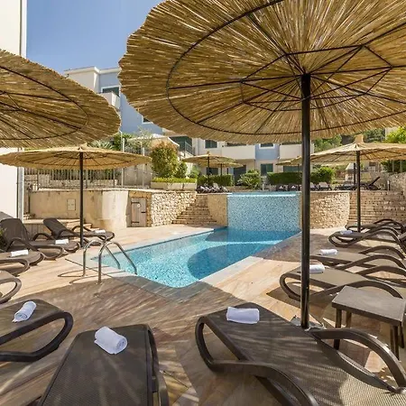 Seaesta Pool And